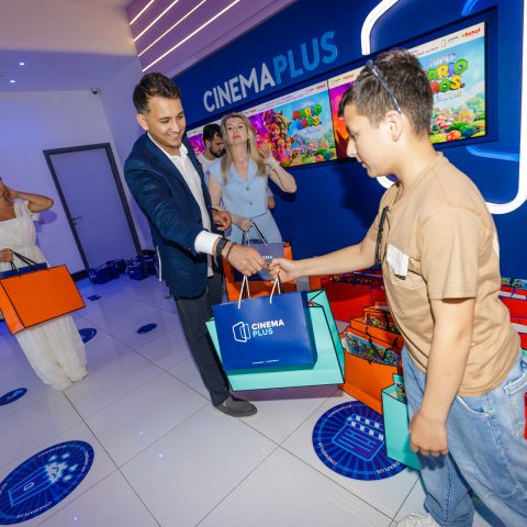 A holiday for children: the chain of cinemas “CinemaPlus” invited children from low-income families - PHOTO — 21