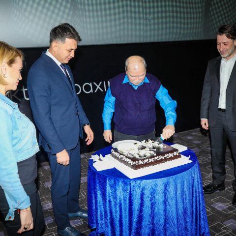 Старейший сотрудник «CinemaPlus» был награждён руководством кинотеатра — 4