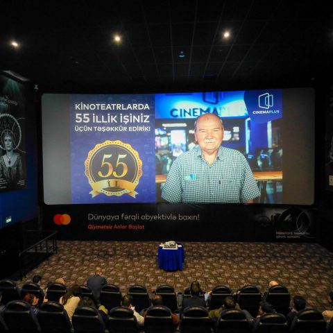 Старейший сотрудник «CinemaPlus» был награждён руководством кинотеатра — 5