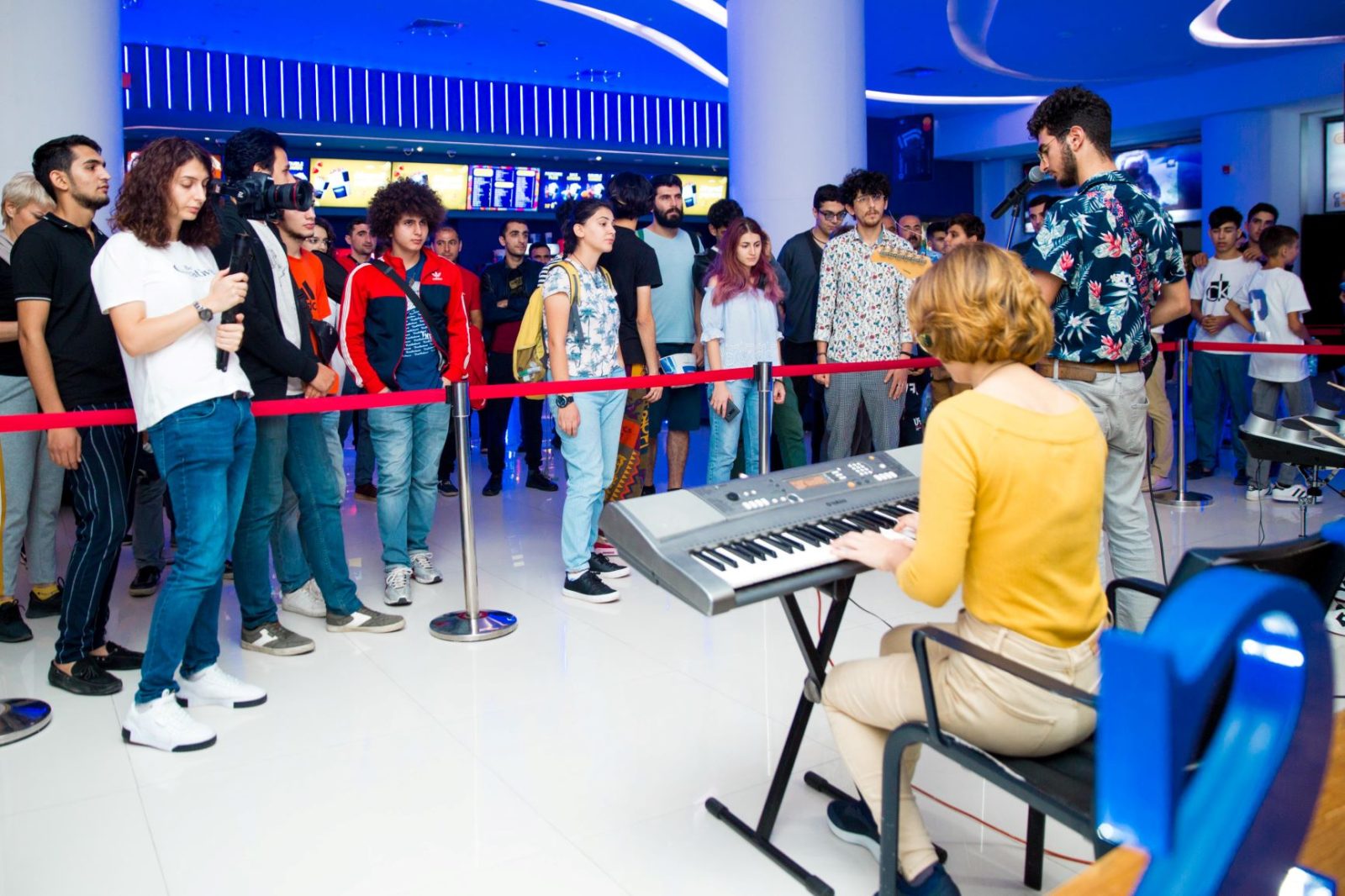 CinemaPlus-da "Məhəllə" qrupunun ifasında "The Beatles" konserti baş tutdu