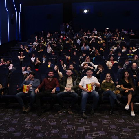 “CinemaPlus”da azərbaycan dilində yeni “Sirli Toy Store” cizgi filminin nümayişi keçirilib. — 11