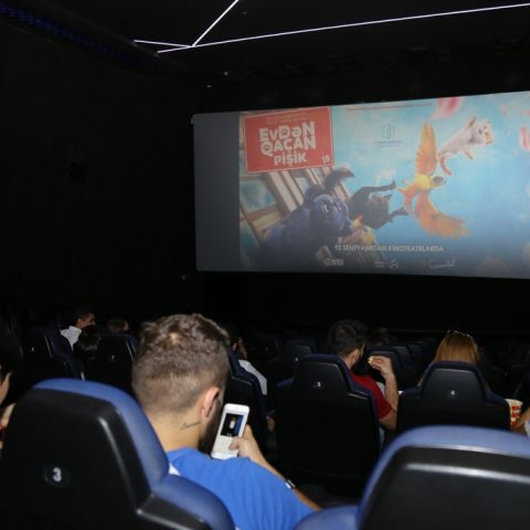 CinemaPlus-da “Evdən qaçan pişik” cizgi filminin azərbaycan dilində nümayişi keçirilib. — 11