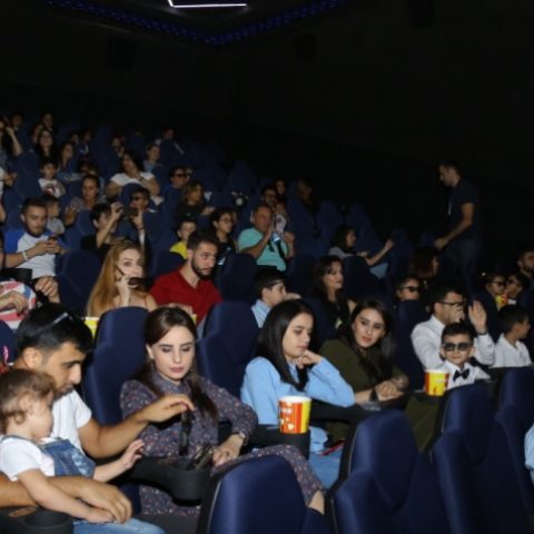 CinemaPlus-da “Evdən qaçan pişik” cizgi filminin azərbaycan dilində nümayişi keçirilib. — 12