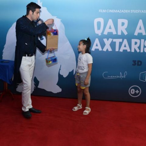 “CinemaPlus”da uşaqlar üçün “Qar adamı axtarışında” cizgi filminin xeyriyyə nümayişi keçirilib. — 3