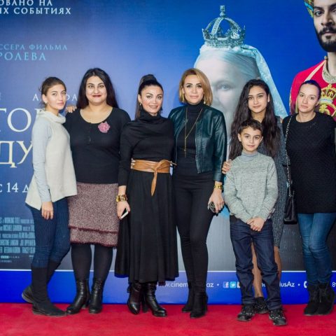 «CinemaPlus» показал фильм «Виктория и Абдул» за 3 дня до премьеры — 1