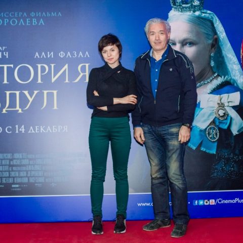 «CinemaPlus» показал фильм «Виктория и Абдул» за 3 дня до премьеры — 2