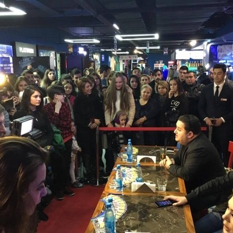 "Bayram axşamı" autograph signing in CinemaPlus — 1